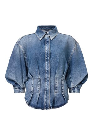 Giacca di jeans azzurra chiara con colletto, chiusura a bottoni, maniche a sbuffo oversize e due tasche frontali. Presenta sottili sfumature e dettagli di cucitura.