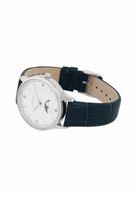 Silberne Armbanduhr mit weißem Zifferblatt, Mondphasenanzeige, Kristall-Stundenmarkierungen und dunkelblauem strukturiertem Lederarmband.