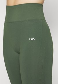 ICANIWILL DEFINE SEAMLESS SCRUNCH - Leggings - autumn green