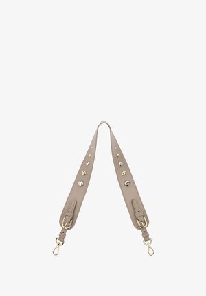 Leren tasriem in lichtbeige met gouden en zilveren metalen studs, voorzien van twee clipbevestigingen en verstelbare lengte. Glad textuur.