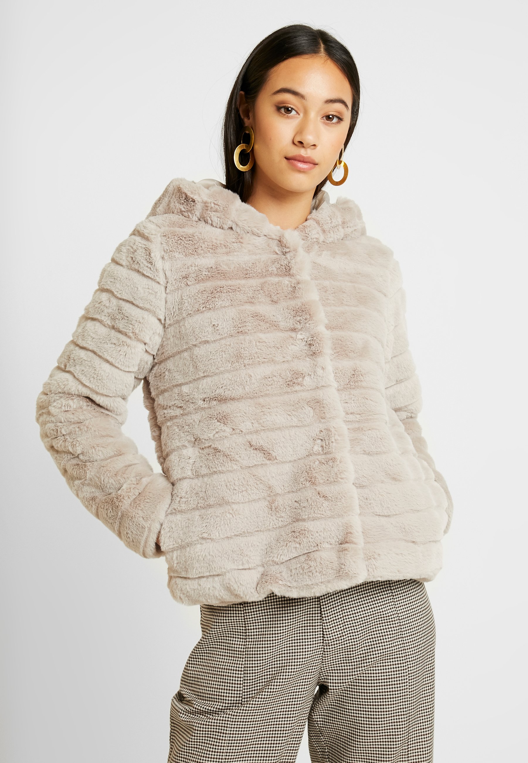 JDY FAUX FUR HOOD JACKET Winterjacke beige Adidas Jacke, Winterjacke, Fake fur, Kunstfell, Gr. S in