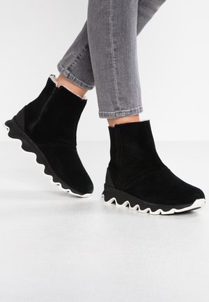Sorel KINETIC SHORT - Winter boots - black/sea salt