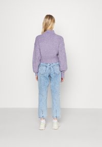 Monki Džíny Relaxed Fit - light blue