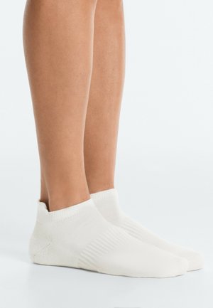 OYSHO, 3 PACK - Chaussettes pour sneakers - chocolate red