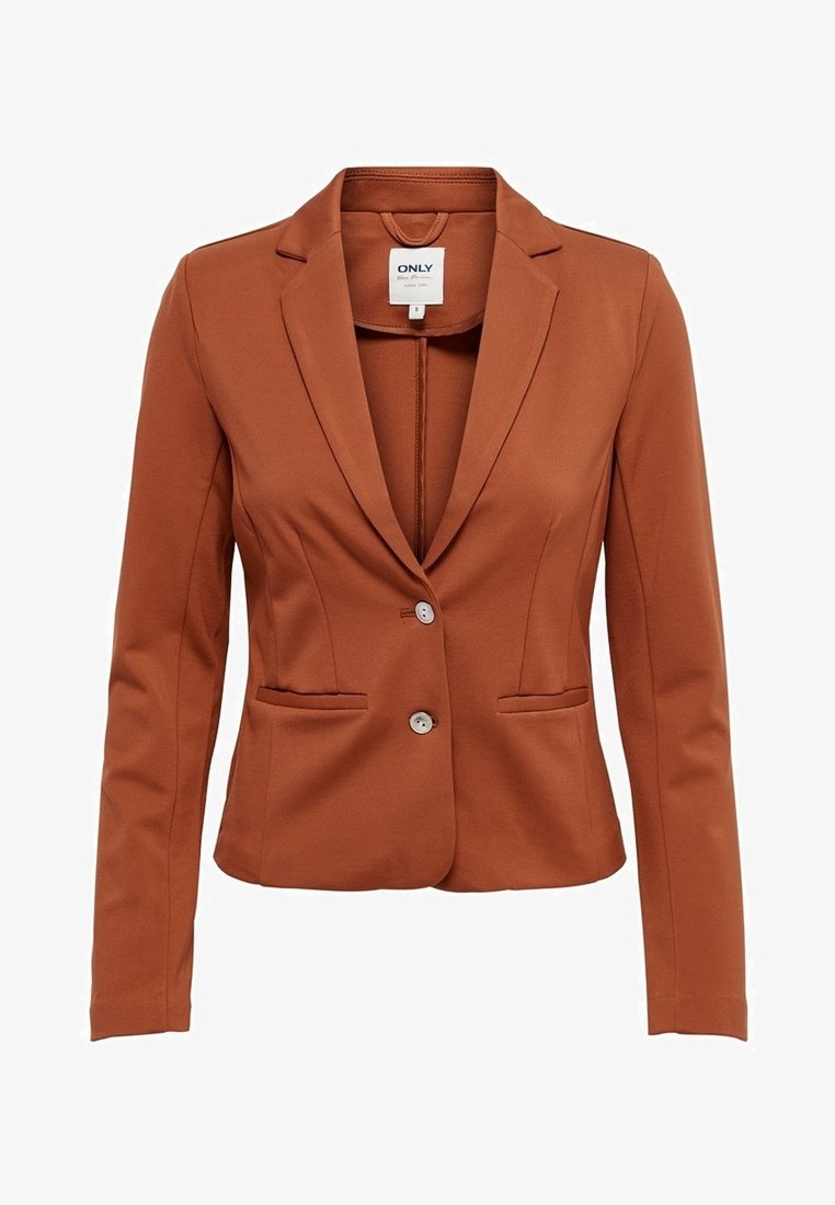 Blazer ajusté couleur rouille avec deux boutons, revers crantés, manches longues et deux poches passepoilées à l'avant.