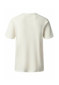 Hvid kortærmet T-shirt i tekstureret, ribbet stof. Har en rund hals og en ren, ufærdig kant i bunden.