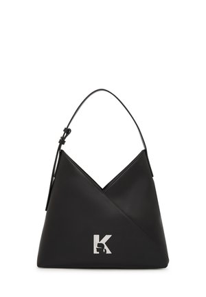 Svart skinnhåndveske med trekantet topp, enkel stropp og sølvfarget "K"-logo med silhuett detaljer på forsiden.