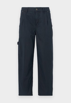 Pantalones cargo azul marino fabricados con un tejido transpirable, que cuentan con cierre de botón, bolsillos laterales y un corte holgado con piernas rectas.