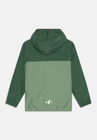 Veste à capuche verte avec un design bicolore, la partie supérieure étant plus foncée que la partie inférieure. Elle possède des poignets élastiques et un logo au niveau de l'ourlet.