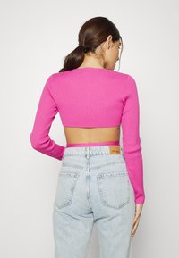 Missguided Petite IT ITEM TIE WAIST CROP - Camisola de manga comprida - pink