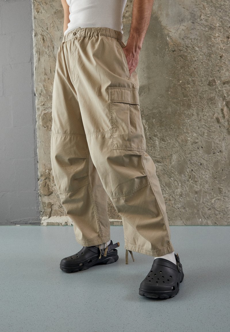 Carhartt WIP JET PANT - Cargo trousers - wall rinsed/khaki - Zalando.co.uk