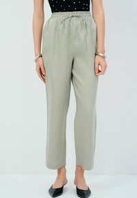 Ej vald, almond green