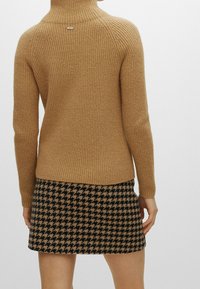 BOSS Stickad tröja - beige