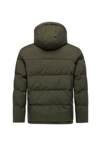 Giacca imbottita di un verde scuro con cappuccio, caratterizzata da una texture trapuntata e polsini elasticizzati. La vista posteriore mostra un design pulito e minimal.