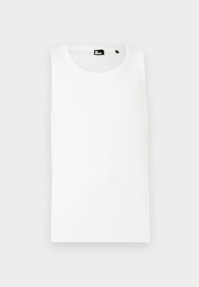 Top alb din material ribbed, cu gât rotund și fără mâneci, având un mic logo al mărcii pe față.