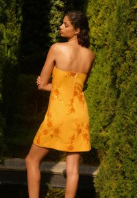 Next BLEND SEQUIN BANDEAU MINI - REGULAR FIT - Cocktailkleid/festliches Kleid - orange