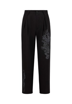 Pantaloni neri con ricamo di drago sulla gamba sinistra, design plissettato, taglio dritto e chiusura a bottone in vita.