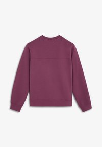 Sudadera burdeos con mangas largas, cuello redondo y un sutil detalle en el panel frontal. Tejido suave con un acabado texturizado.