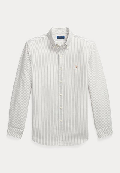 Stripet skjorte i lys grønn og hvit; har klassisk krage, lange ermer og en liten brodert logo på brystet.