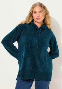 Türkisfarbener Kapuzenpullover mit strukturiertem Finish, seitlichen Schlitzen und geripptem Saum. Lange Ärmel und lockere Passform sorgen für Komfort.
