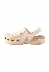 Ljust rosa ergonomisk klämd sandal med utomhåll, texturerad sula och bakrem för säker passform. Tillverkad av hållbart, lätt att rengöra material.