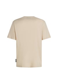 T-shirt beige a maniche corte realizzato in materiale morbido, con collo girocollo e un'etichetta sul lato inferiore. Texture liscia, senza motivi visibili.