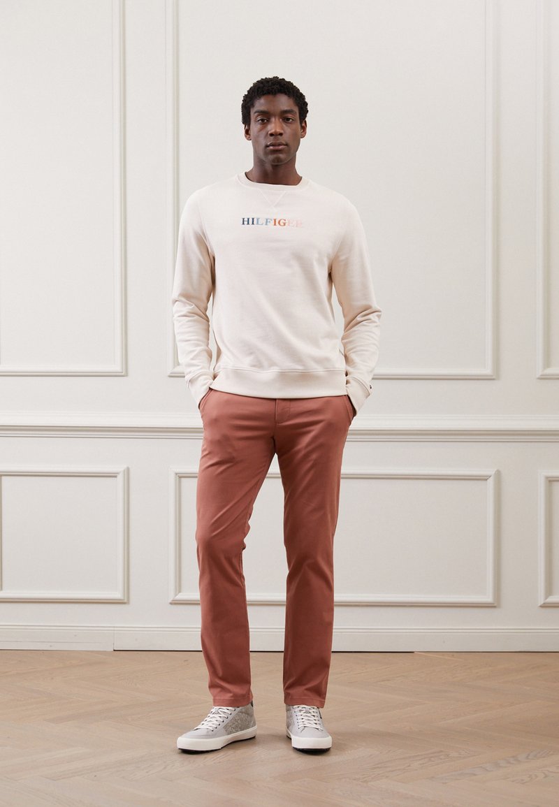 Tommy Hilfiger DENTON 1985 PIMA - Chinos - dark russet