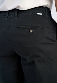 Lindbergh Housut - black