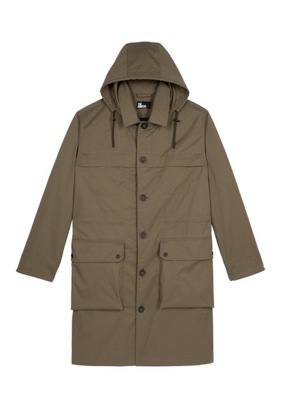 Cappotto lungo da uomo verde oliva con cappuccio, bottoni frontali, due grandi tasche con patta e coulisse regolabili sul cappuccio.
