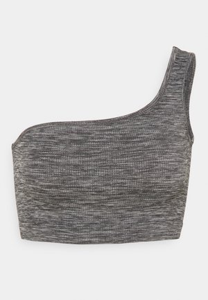 Grau meliertes gestricktes Crop-Top mit einer Schulter, einem breiten Träger auf der rechten Seite und einem geraden Ausschnitt auf der linken Seite.