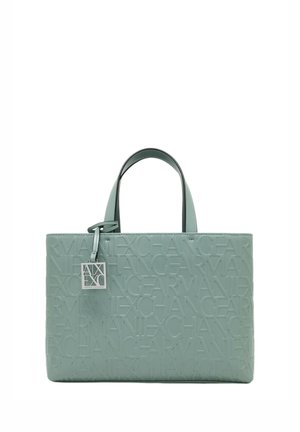 Borsa tote verde menta con motivo a logo in rilievo, doppi manici superiori e un'etichetta argentata rimovibile. Texture liscia, forma rettangolare.
