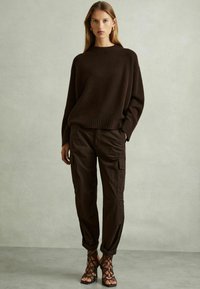 Reiss ELENA - Pulover - chocolate