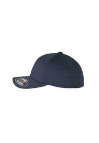 Căciulă de baseball de culoare bleumarin închis, cu bor întors, coroană structurată, material texturat și orificii de ventilație. Include un eticheta de marcă pe lateral.
