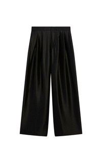Zwarte broek met wijde pijpen, gemaakt van een glanzend materiaal, voorzien van een hoge elastische tailleband en zachte plooien voor extra volume.