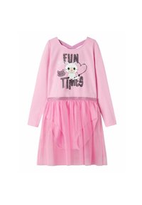 Langärmliges pinkes Kleid mit einem Tüllrock, das eine Grafik einer Katze und den Text "FUN TIMES" zeigt. Glitzernder Taillenbund und mehrschichtiger Design.