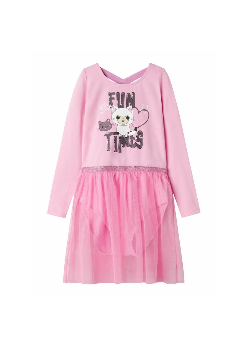 Langärmliges pinkes Kleid mit einem Tüllrock, das eine Grafik einer Katze und den Text "FUN TIMES" zeigt. Glitzernder Taillenbund und mehrschichtiger Design.