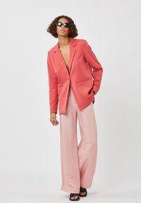 Minimum TARA - Lühike jakk - mineral red