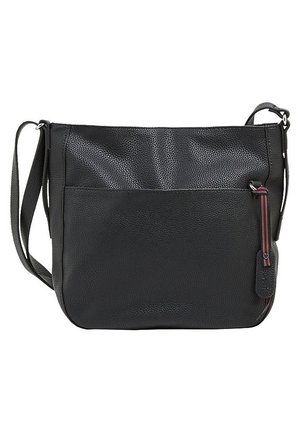Schwarze Leder-Umhängetasche mit strukturierter Oberfläche, verstellbarem Tragegurt und externem Reißverschlussfach mit roten Akzenten. Einfaches, praktisches Design.