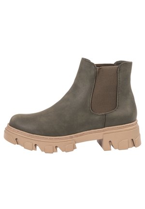 Olivengrøn Chelsea-støvle med elastiske sidepaneler, rund tå og chunky beige sål med markante riller og en struktureret finish.
