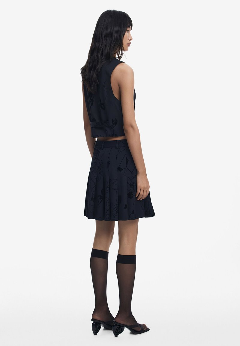Robe Noire Sans Manches Desigual - Taille 36, Petit Lainage, Longueur Genou