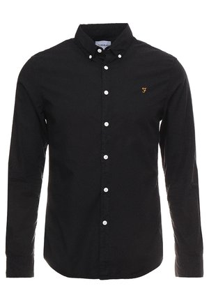 Sort langærmet skjorte med hvide knapper, button-down krave og lille guld broderet logo på venstre bryst.