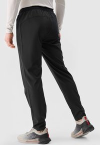 4F - Spodnie treningowe