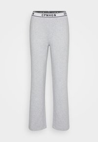 Grå joggebukser med rett ben-design og elastisk midje som har et dekorativt svart logo-bånd. Myk stofftekstur.