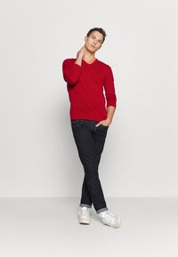 s.Oliver Strickpullover - dark red