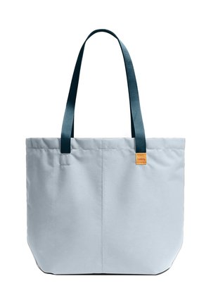 Borsa a mano grigio chiaro con manici blu scuro e piccolo etichetta arancione del marchio, forma rettangolare con angoli inferiori arrotondati.