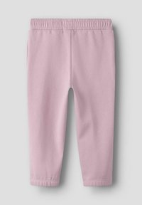 Lichtroze stretchbroek gemaakt van een zachte katoenmix. Voorzien van een elastische tailleband en taps toelopende pijpen met gestikte zomen.