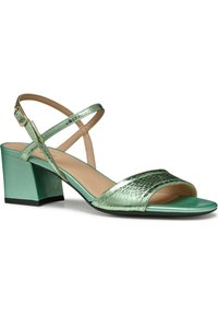 Sandalias de tacón metálico verde con una correa texturizada, diseño de punta abierta y tacón cuadrado. Presenta una correa cruzada en el tobillo y un acabado suave.