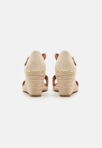 Tamaris Espadrillid - cognac