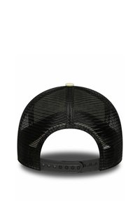 Casquette de baseball en maille noire vue de l'arrière avec fermeture à pression réglable et bouton beige sur le dessus.