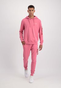 Non selezionato, coral red